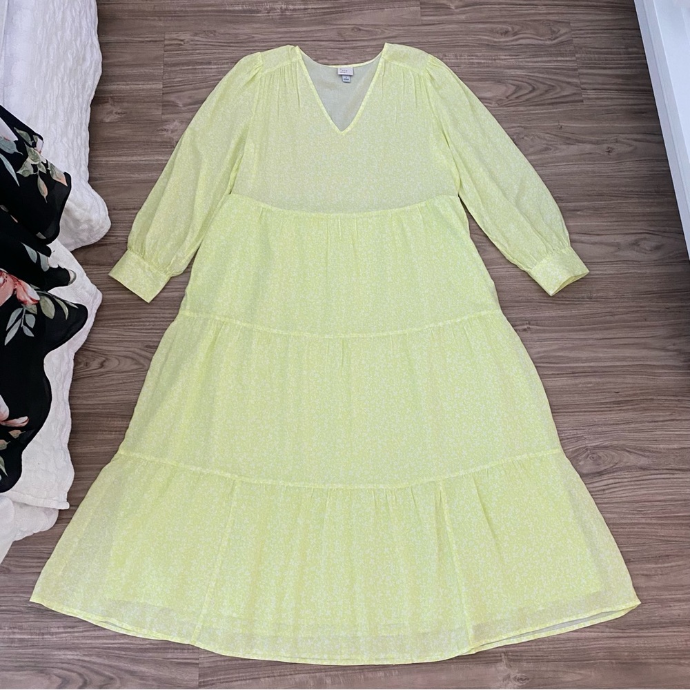 Tiered light green v-neck midi dress with 3/4 sleeves